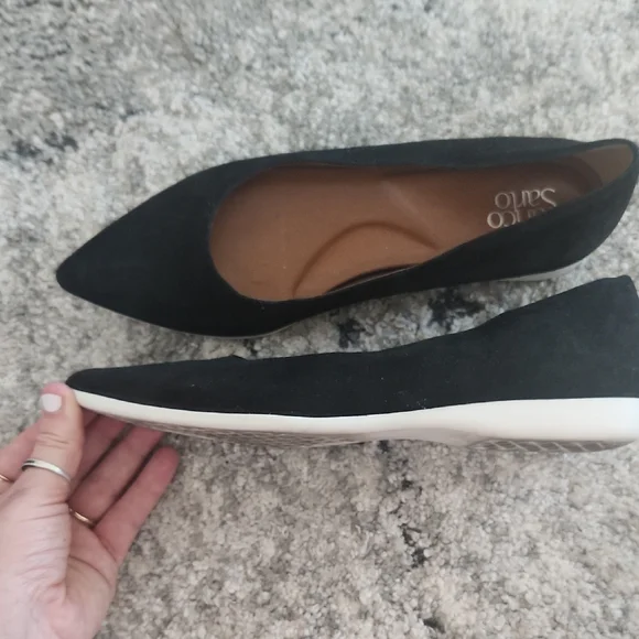 Franco Sarto Dawna Black Flats Sleek Minimalist Design, Size 9 - Picture 3 of 6